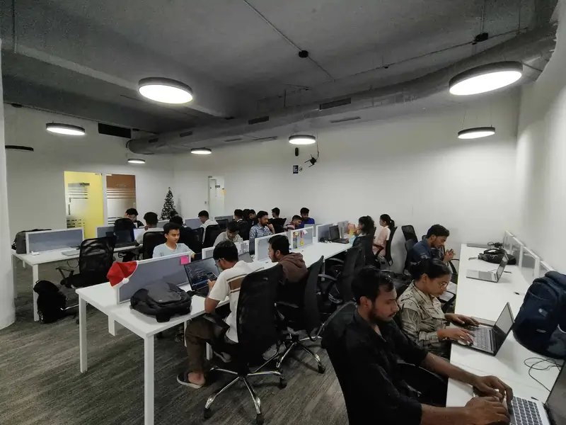 Modern workspace at Techpaathshala
